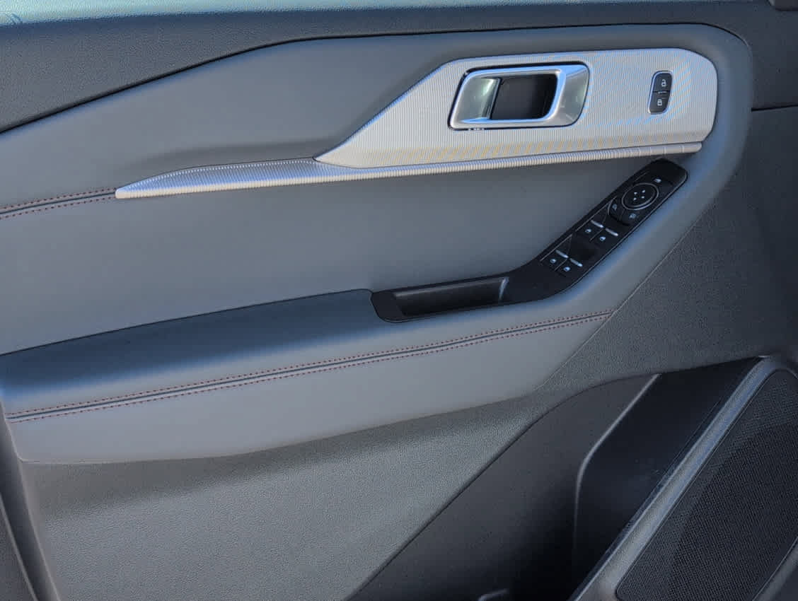 New 2026 Ford Explorer Active RWD image 10