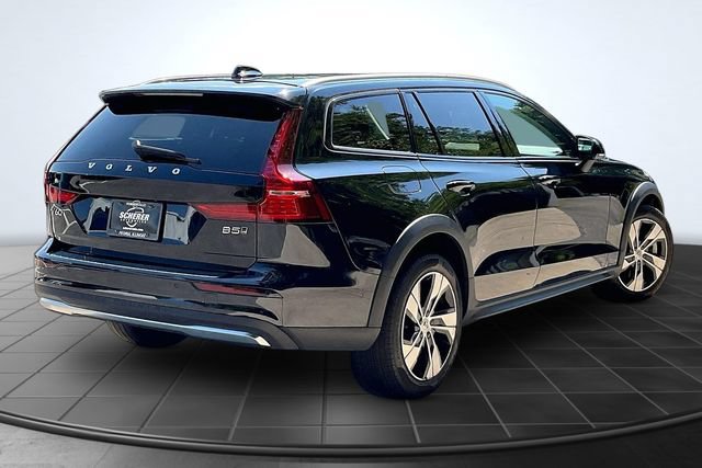 Certified 2024 Volvo V60 B5 Cross Country Plus AWD/4WD image 3