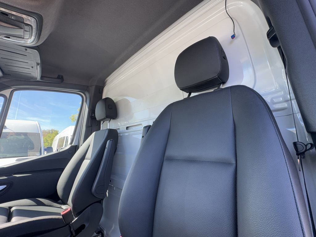 Used 2024 Mercedes-Benz Sprinter 3500 image 16