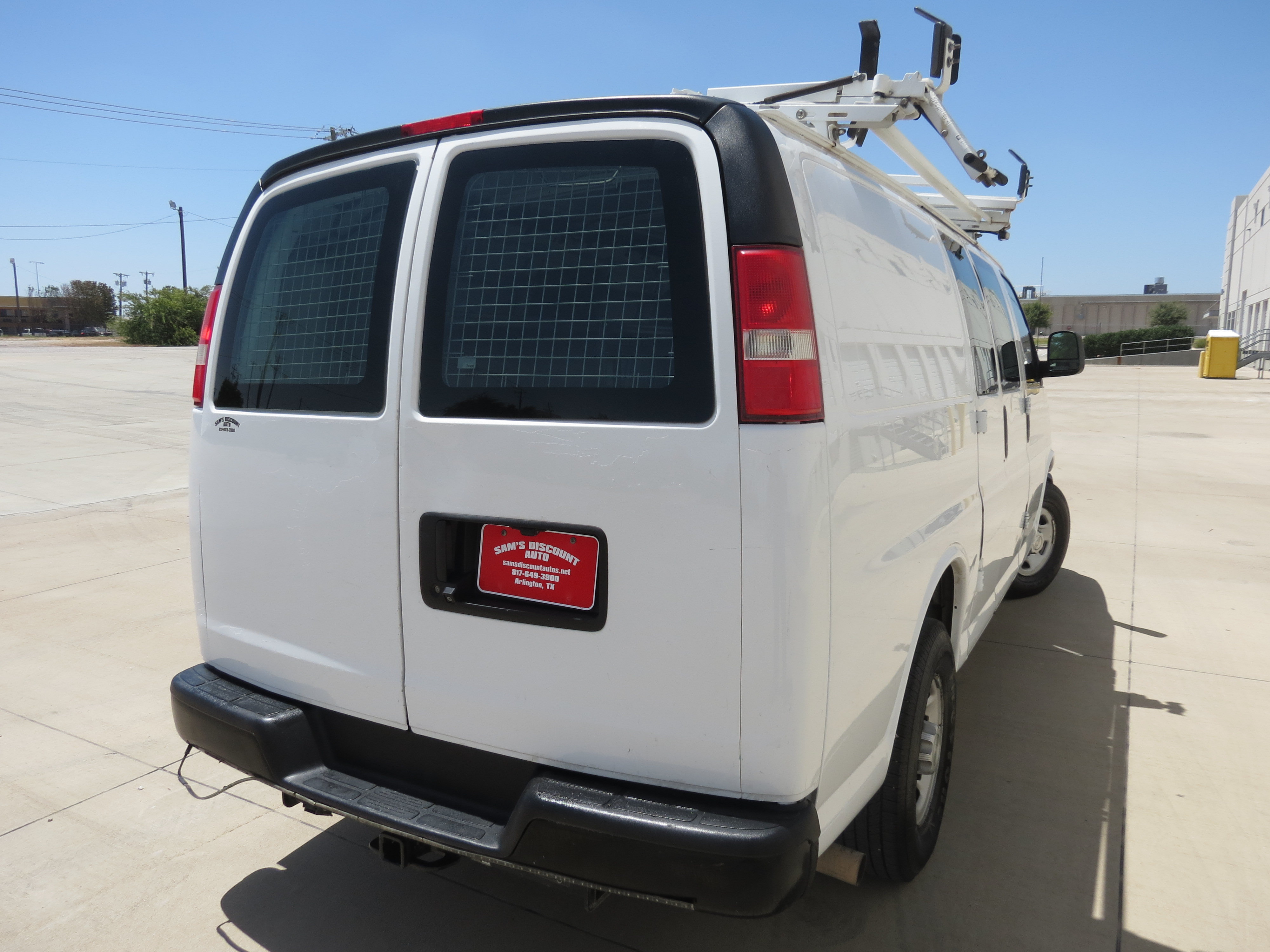 Used 2015 Chevrolet Express 2500 RWD image 4