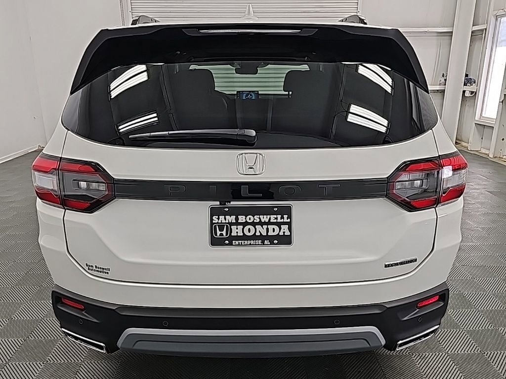 New 2025 Honda Pilot Touring image 7