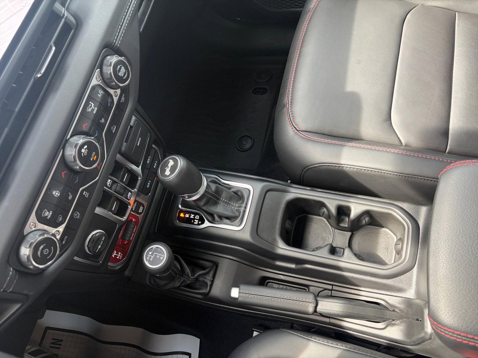 Used 2025 Jeep Wrangler Unlimited Rubicon w/ Steel Bumper Group image 24