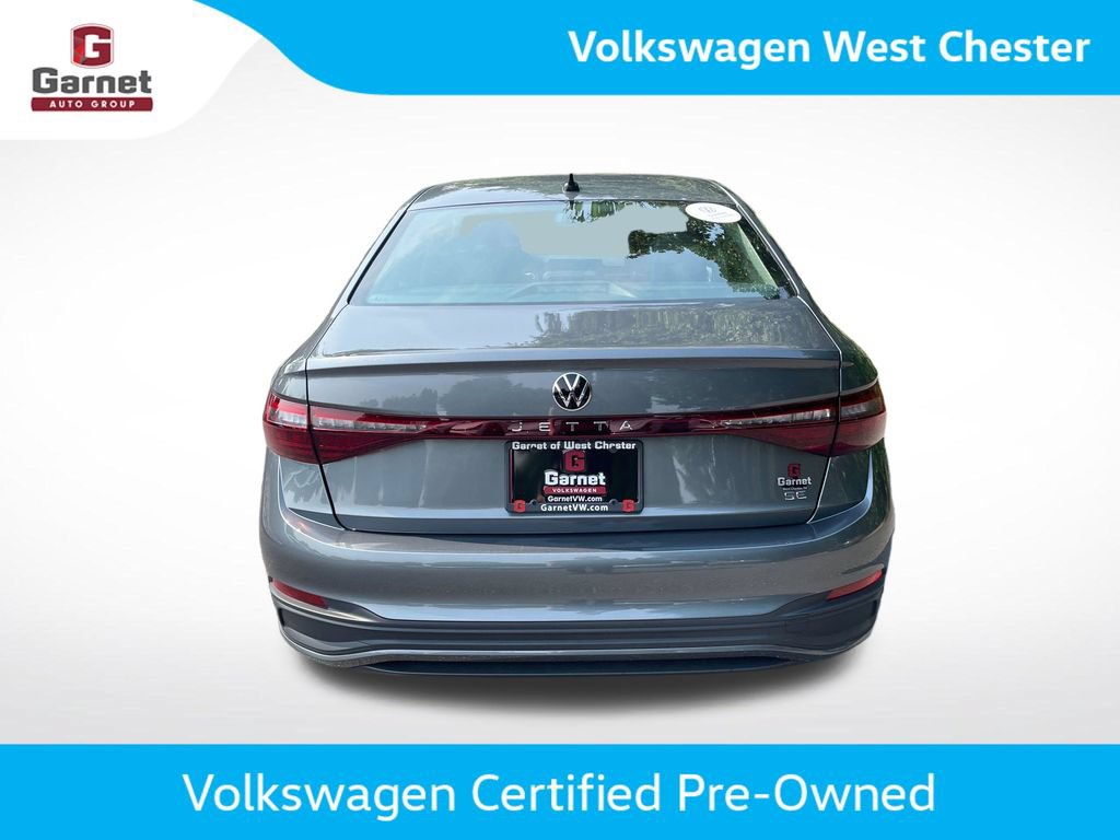 Certified 2025 Volkswagen Jetta SE w/ Black Wheel Package FWD image 4