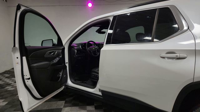 Used 2022 Chevrolet Traverse LT w/ LT Premium Package image 18