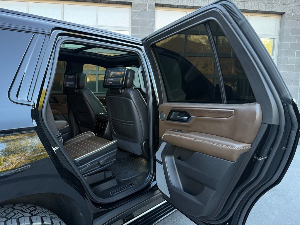 Used 2025 GMC Yukon Denali Ultimate AWD/4WD image 23