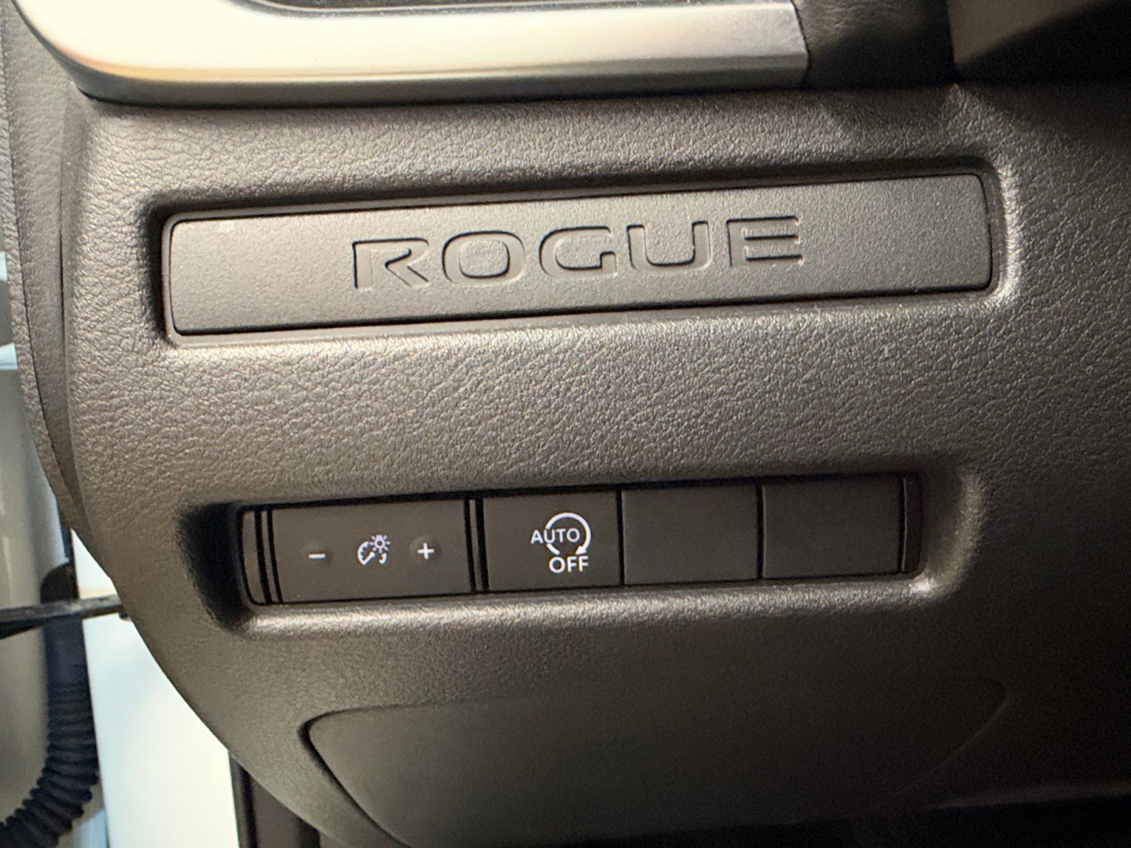 Used 2024 Nissan Rogue S FWD image 25