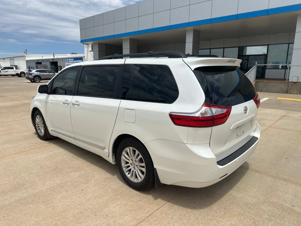 Used 2015 Toyota Sienna XLE Premium FWD image 31