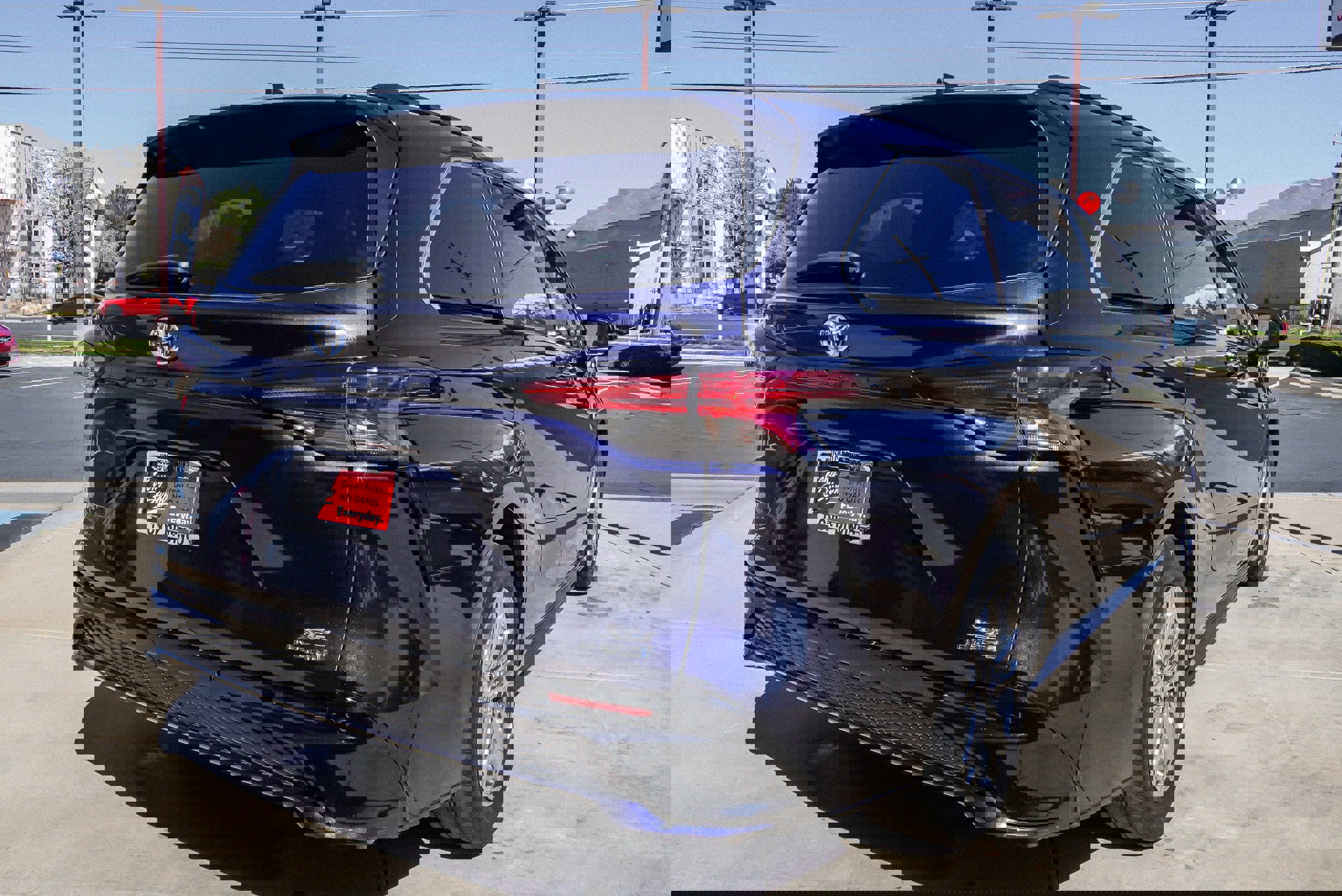 Used 2023 Toyota Sienna XSE image 8