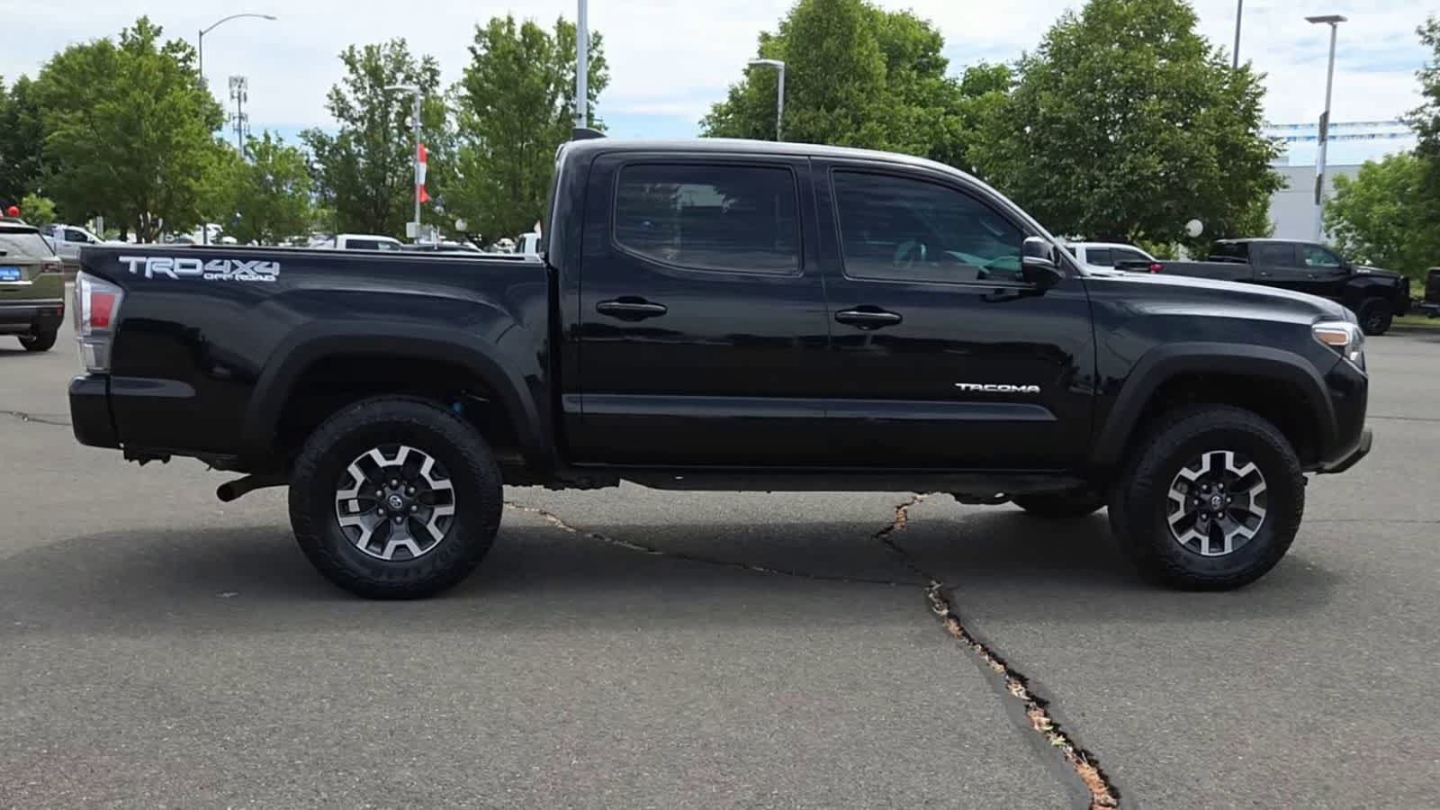 Used 2022 Toyota Tacoma TRD Off-Road w/ Technology Package AWD/4WD image 9