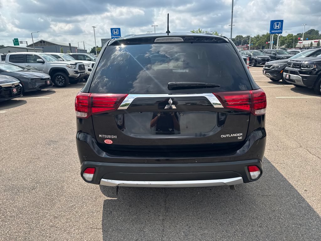 Used 2016 Mitsubishi Outlander SE AWD/4WD image 6