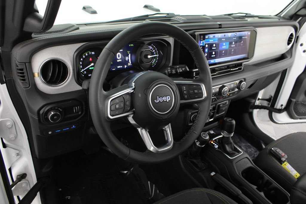 Used 2025 Jeep Wrangler Unlimited Sahara w/ Safety Group AWD/4WD image 8