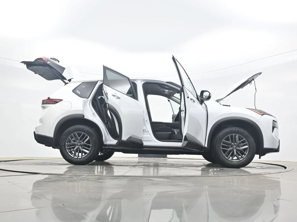 Used 2026 Nissan Rogue SV image 43