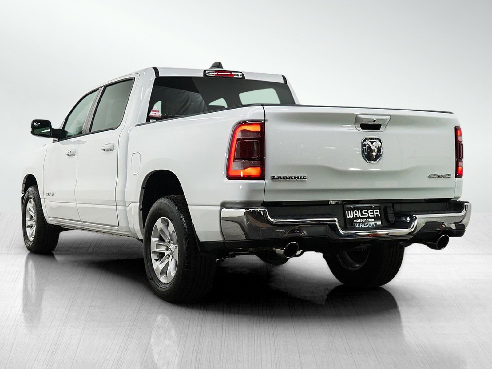 Used 2024 RAM 1500 Laramie AWD/4WD image 3