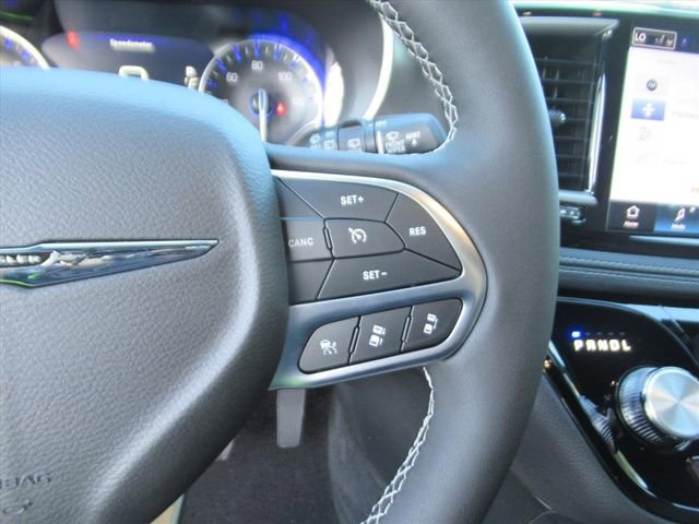 New 2026 Chrysler Pacifica Select FWD image 19