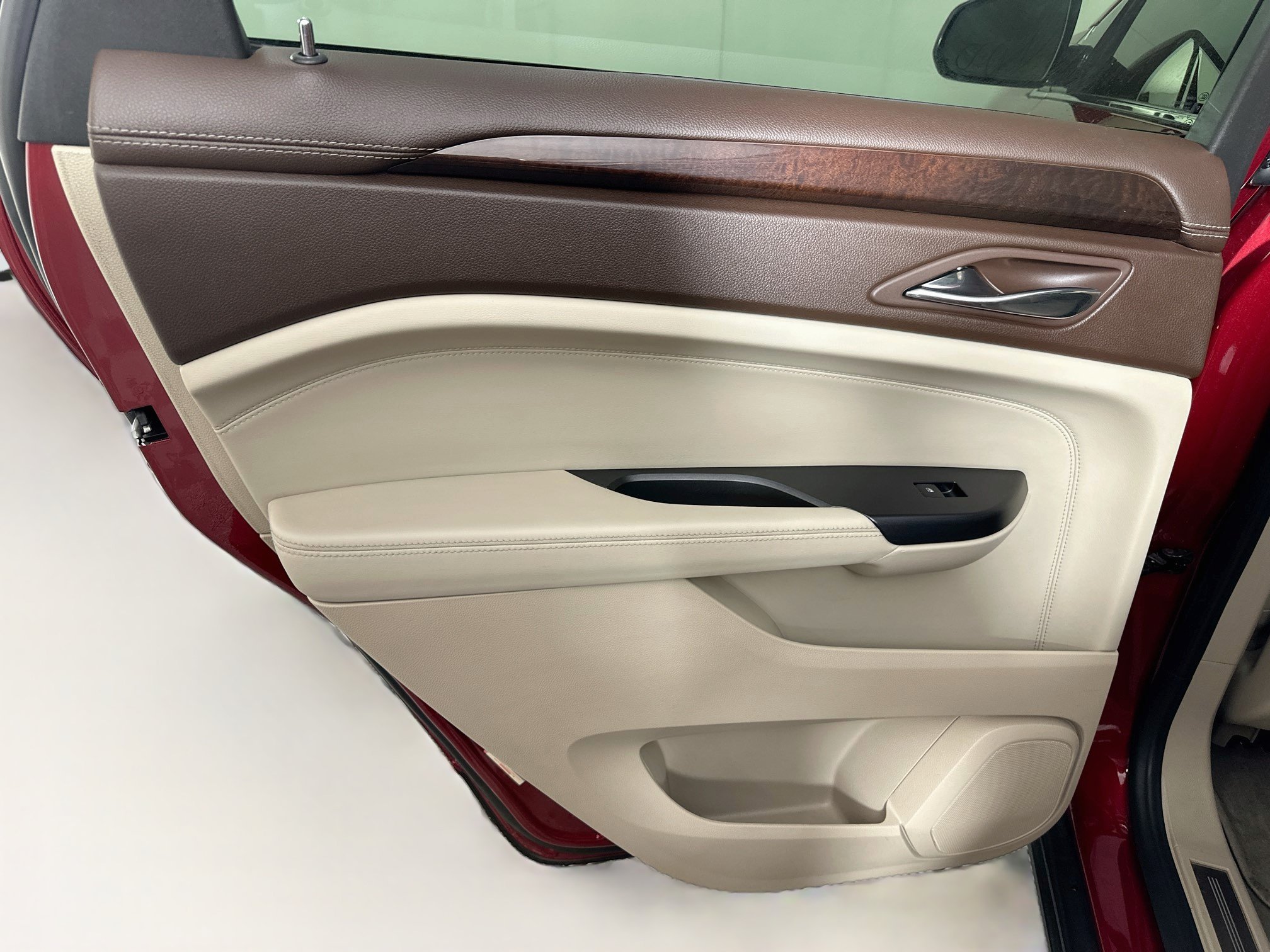 Used 2013 Cadillac SRX Luxury w/ Driver Awareness Package FWD image 26