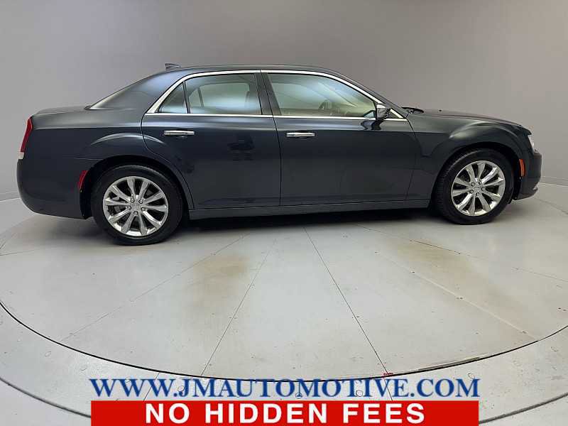 Used 2019 Chrysler 300 Limited w/ Safetytec Plus Group image 6