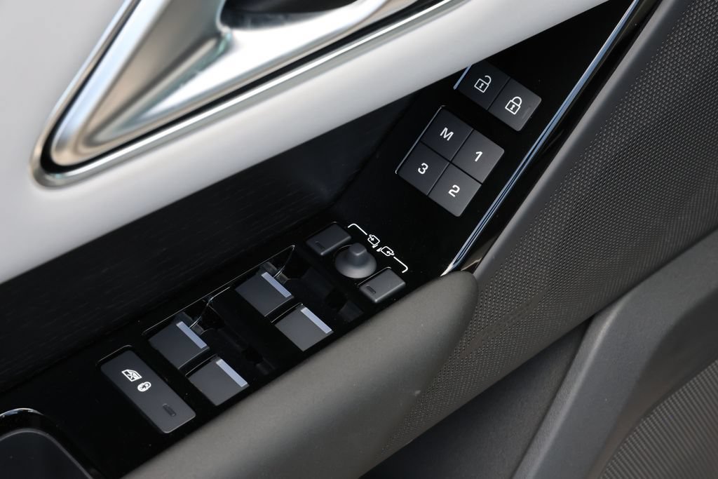 New 2026 Land Rover Range Rover Velar Dynamic SE AWD/4WD image 9