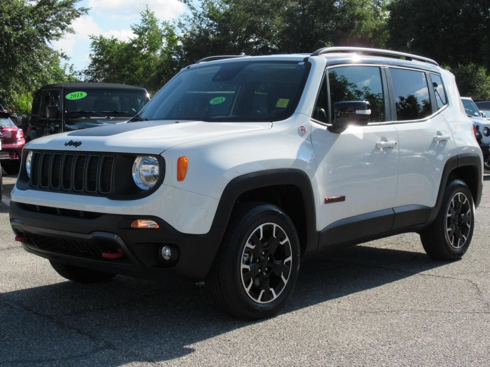 Certified 2023 Jeep Renegade Trailhawk AWD/4WD image 3
