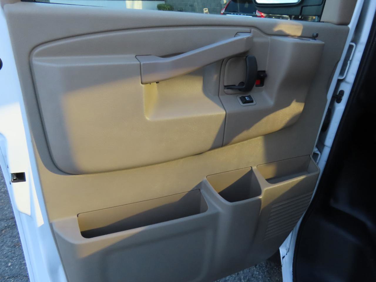 Used 2022 Chevrolet Express 3500 w/ Driver Convenience Package image 10