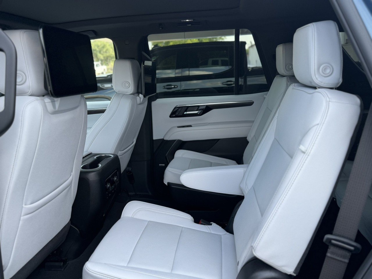 Used 2025 Chevrolet Tahoe Premier RWD image 8