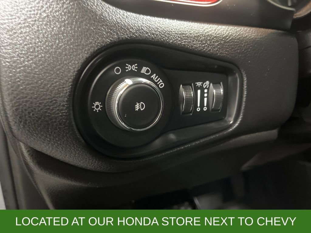 Used 2019 Jeep Renegade Trailhawk w/ UConnect 8.4 Nav Group image 15