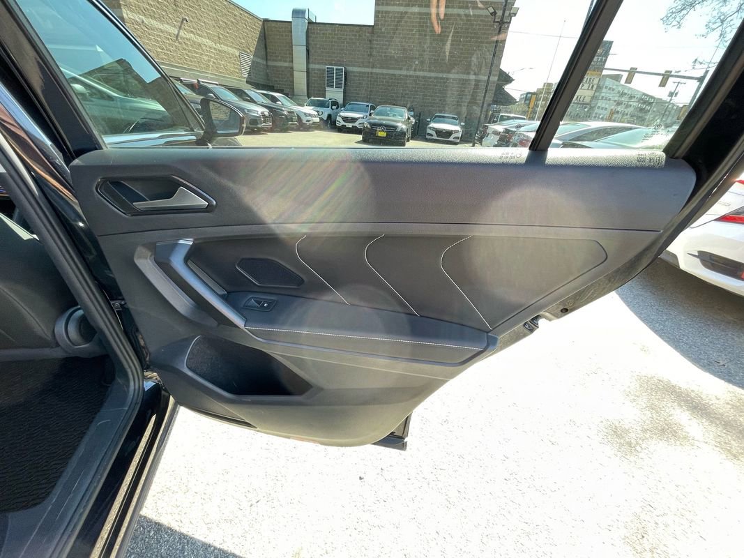 Used 2022 Volkswagen Tiguan SE AWD/4WD image 21