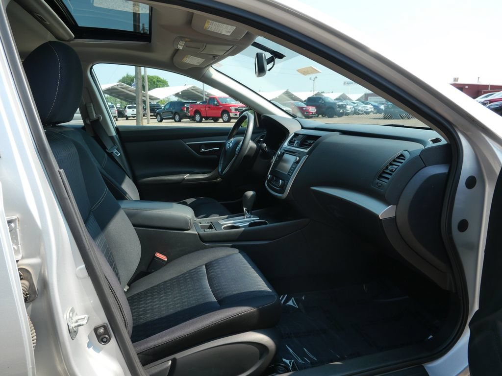 Used 2017 Nissan Altima 2.5 SV w/ Convenience Package FWD image 11