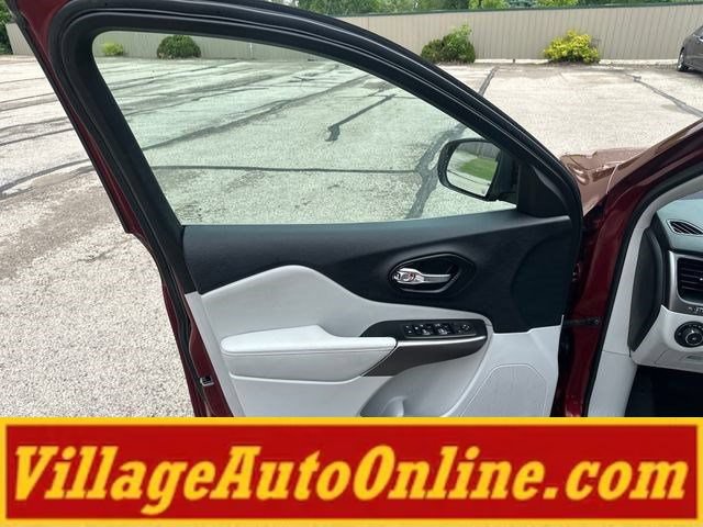 Used 2021 Jeep Cherokee Latitude Lux FWD image 11
