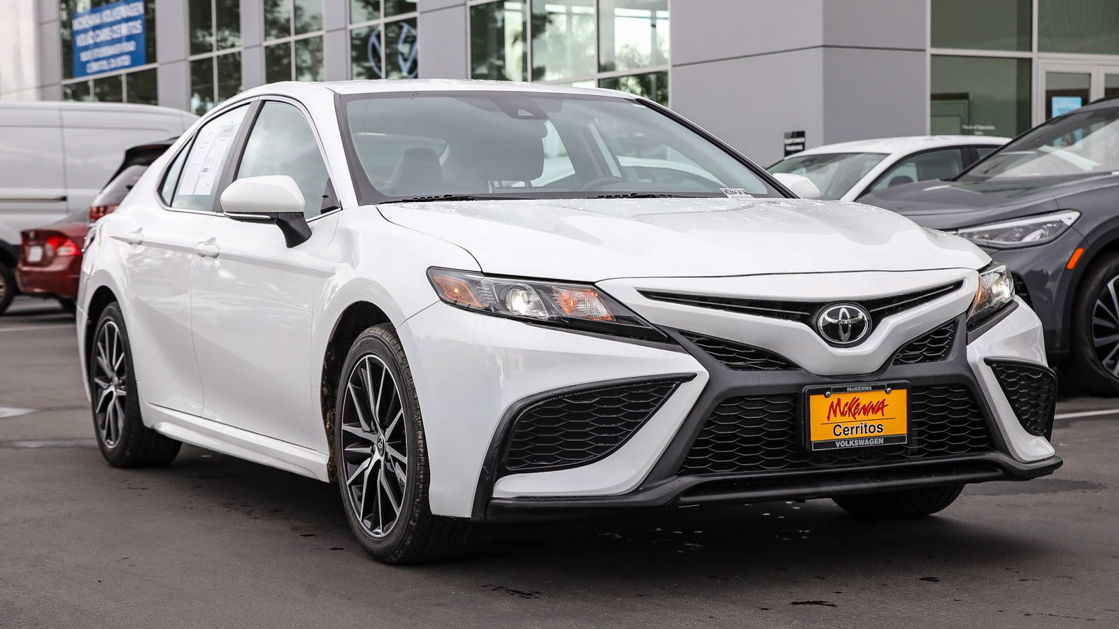 Used 2023 Toyota Camry SE image 5