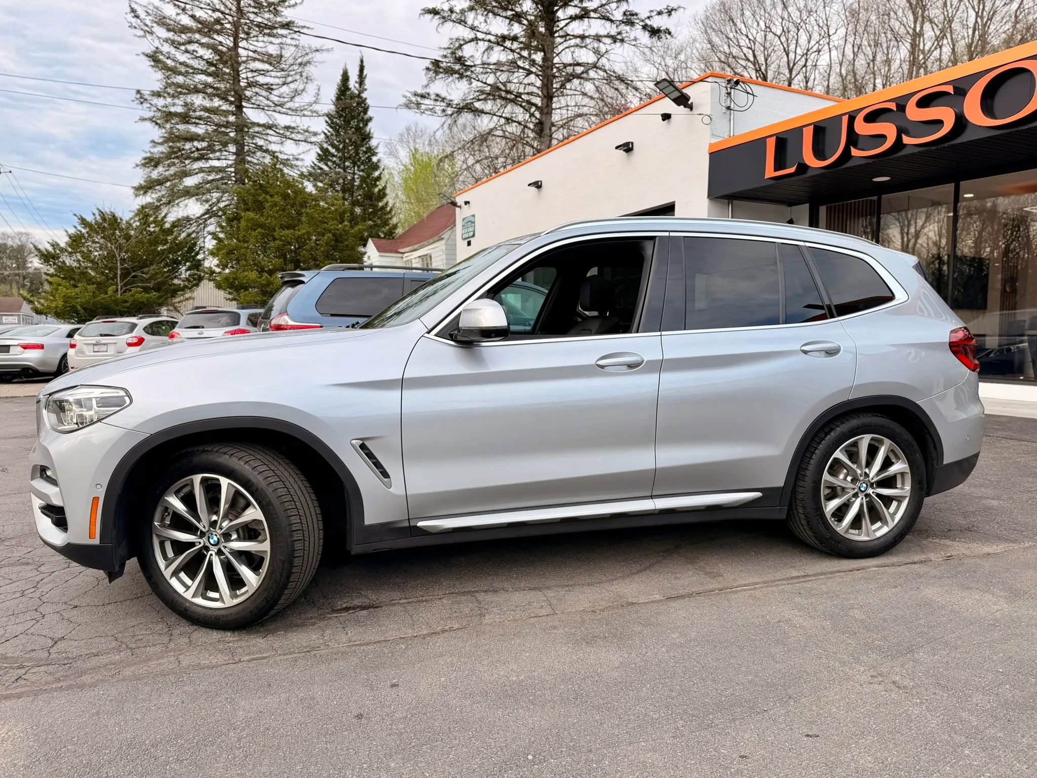Used 2019 BMW X3 xDrive30i w/ Executive Package AWD/4WD image 3
