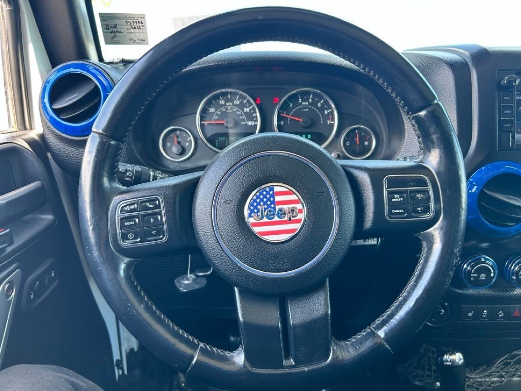 Used 2015 Jeep Wrangler Unlimited Rubicon w/ Connectivity Group AWD/4WD image 21