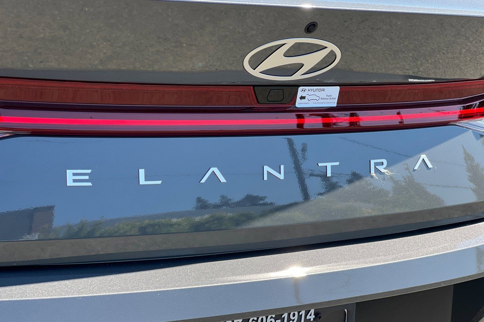 New 2025 Hyundai Elantra Limited image 7