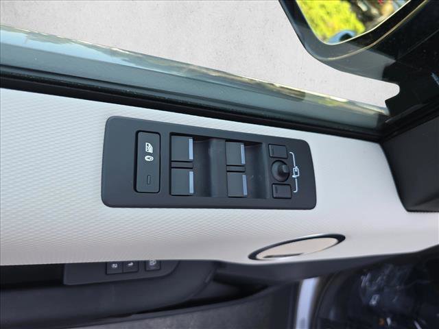 Certified 2024 Land Rover Discovery Dynamic SE image 27