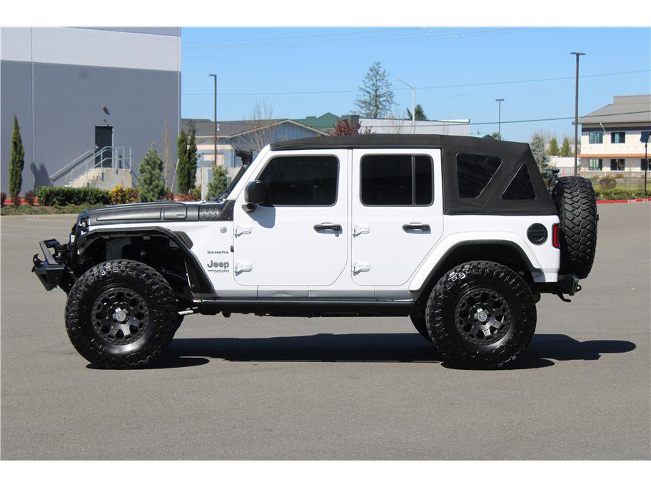 Used 2018 Jeep Wrangler Unlimited Sahara w/ Uconnect 4C Nav & Sound Group image 2
