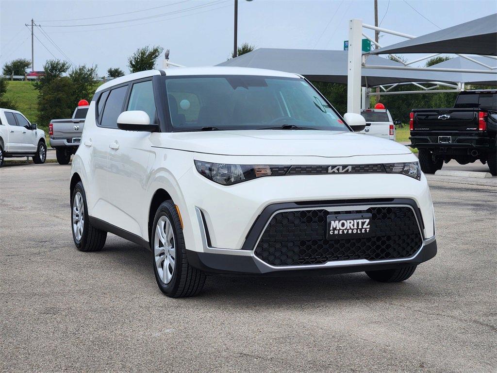 Certified 2023 Kia Soul LX image 3
