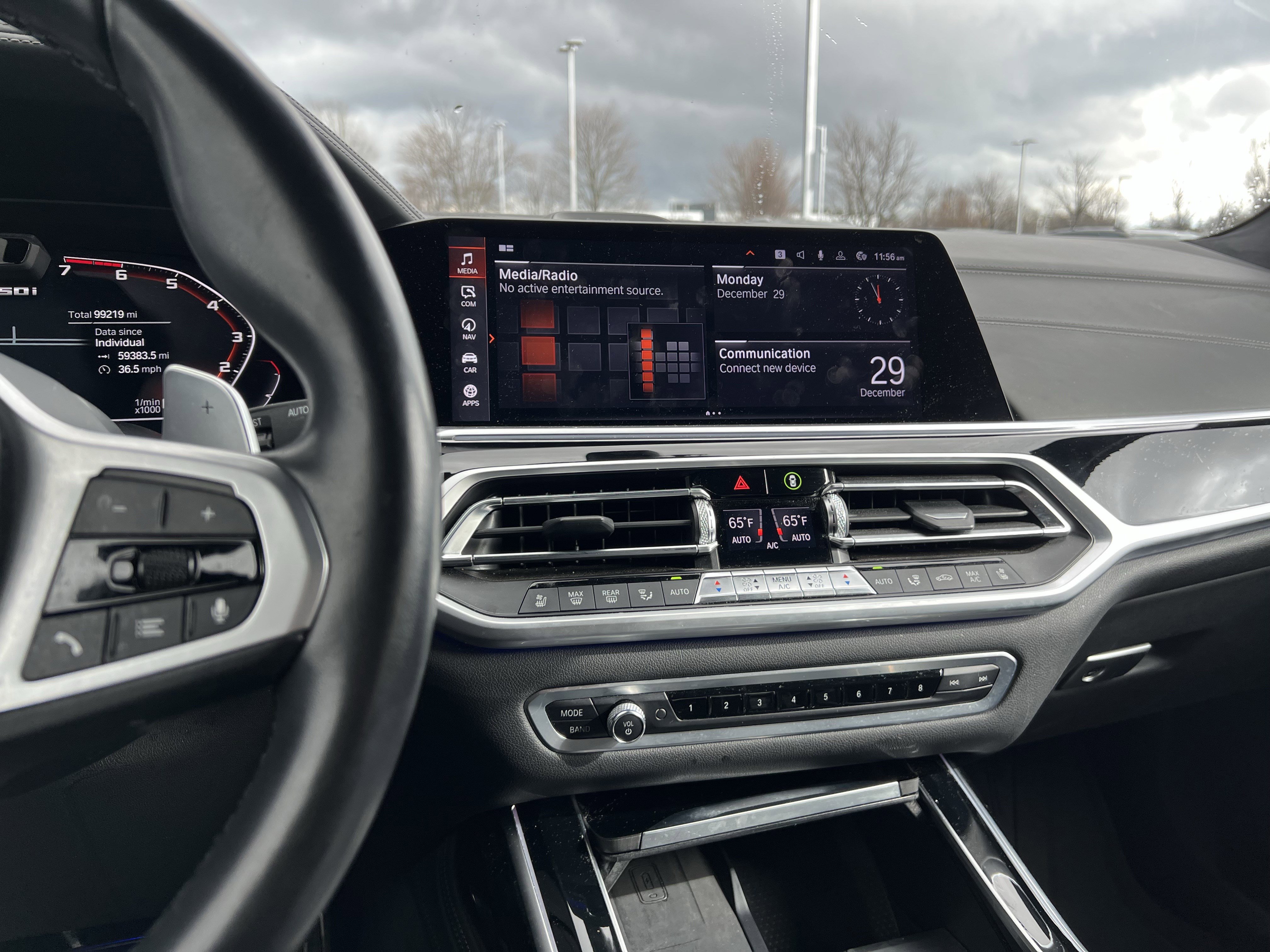 Used 2021 BMW X7 M50i w/ Dynamic Handling Package image 31