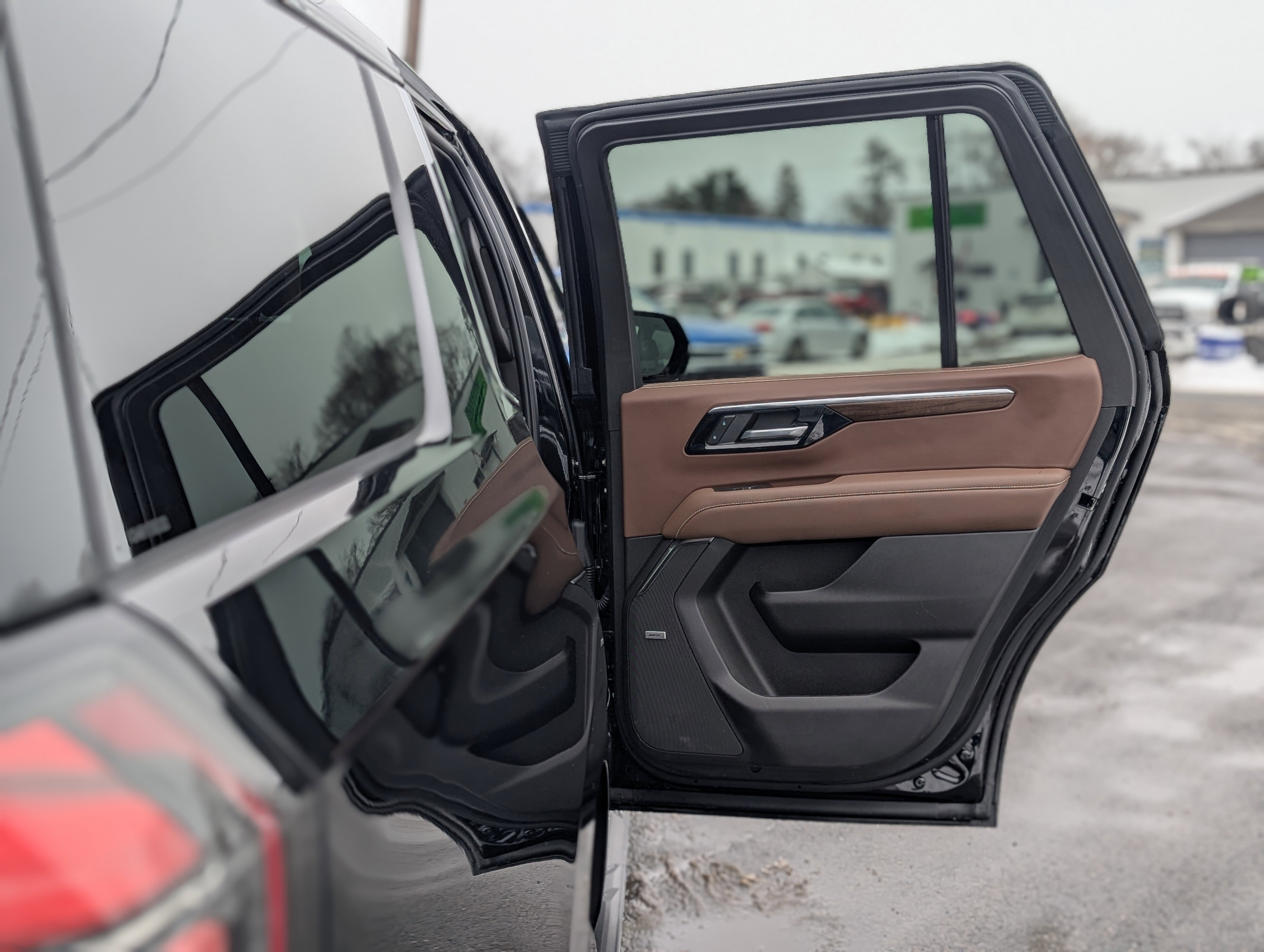 Used 2025 Chevrolet Tahoe High Country image 49