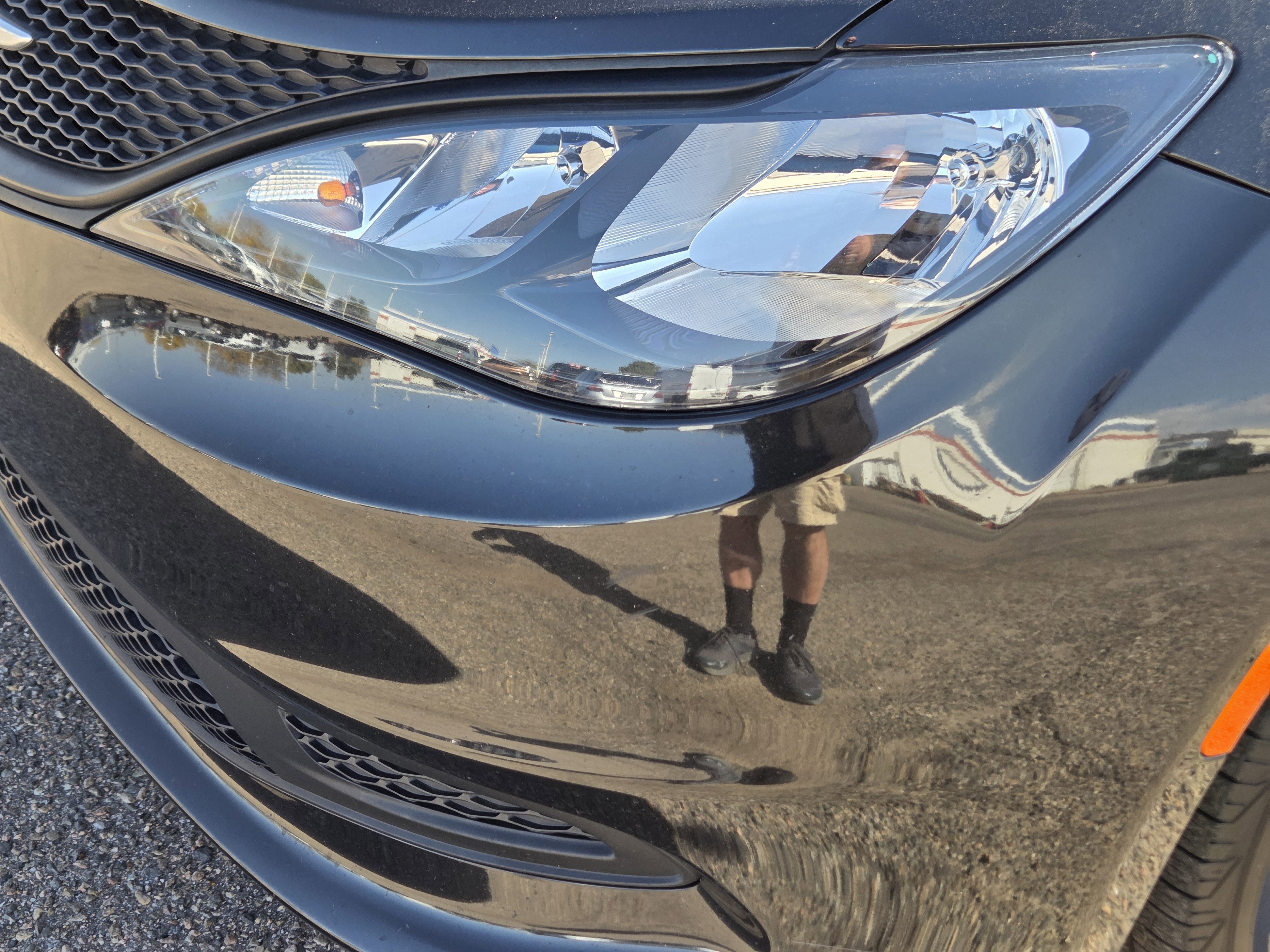 Used 2022 Chrysler Voyager LX image 5