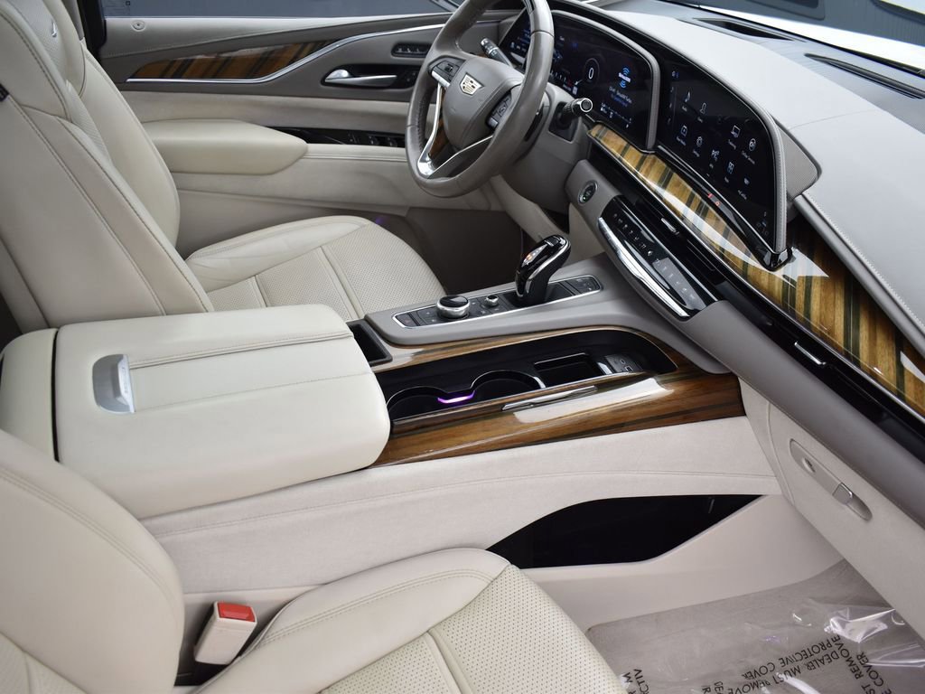 Used 2023 Cadillac Escalade ESV Premium Luxury Platinum w/ Heavy-Duty Trailer Package image 38