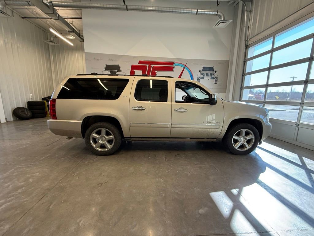 Used 2013 Chevrolet Suburban LTZ image 2