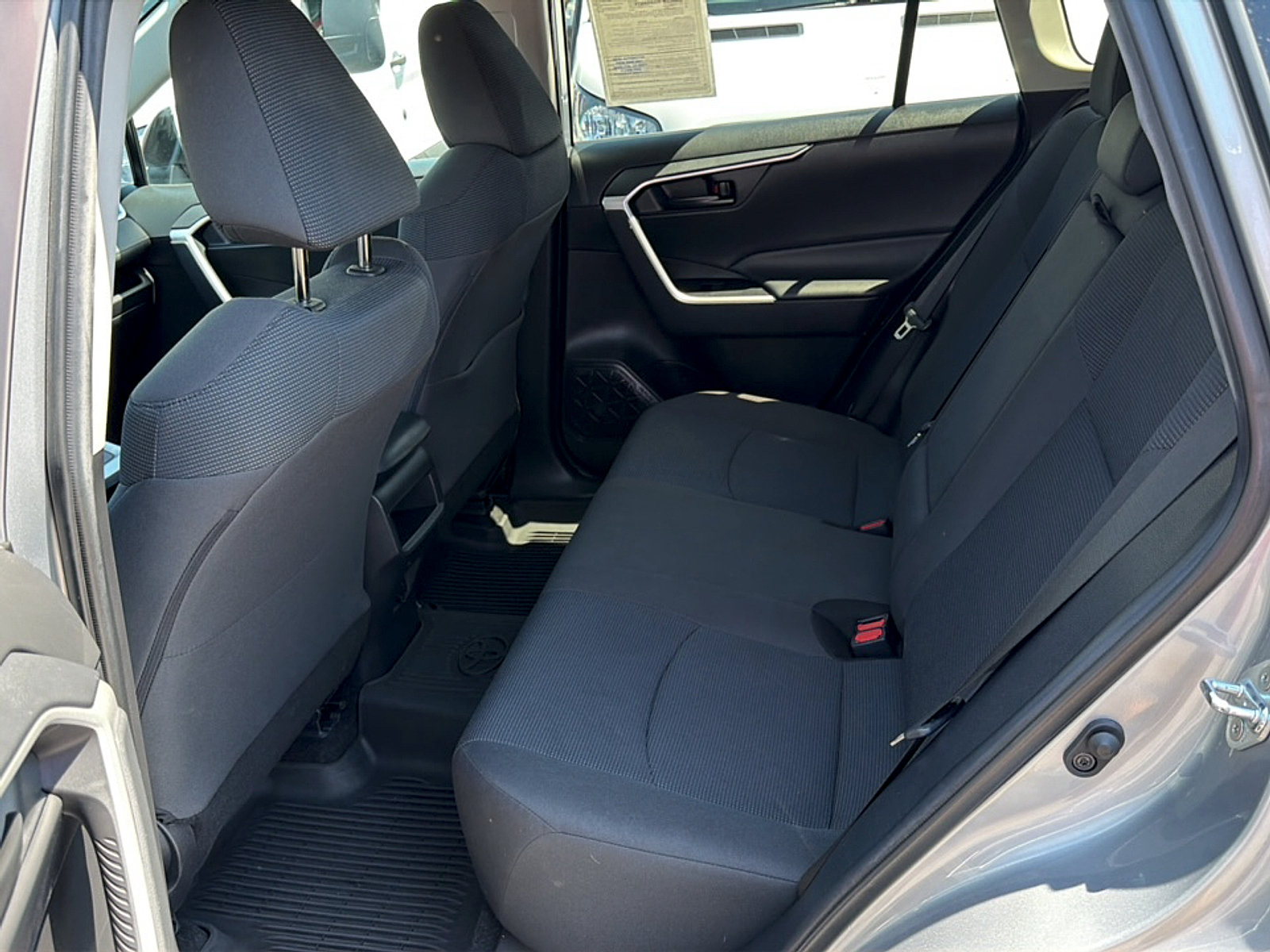 Used 2020 Toyota RAV4 LE AWD/4WD image 12