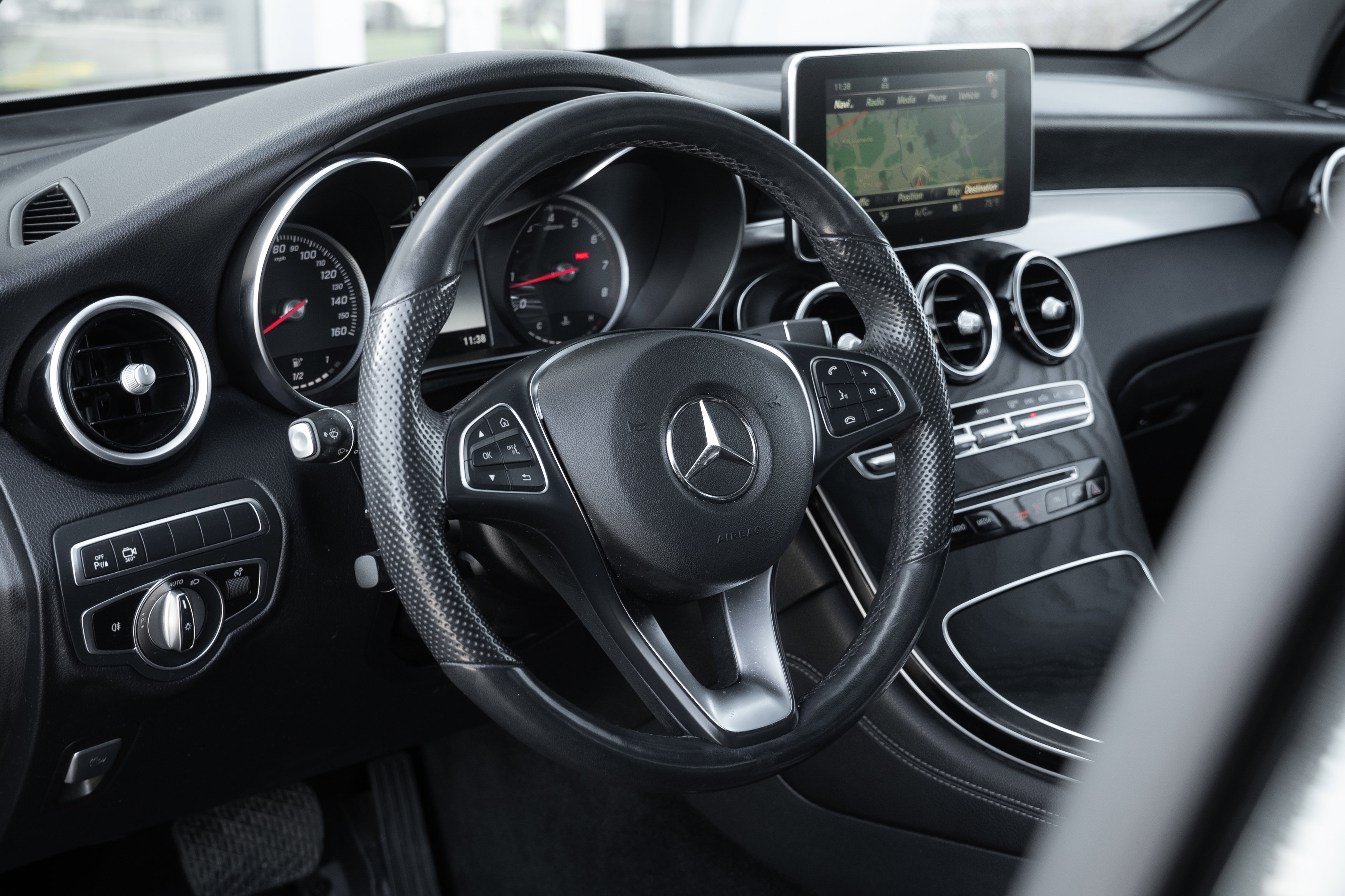Used 2019 Mercedes-Benz GLC 300 4MATIC image 11