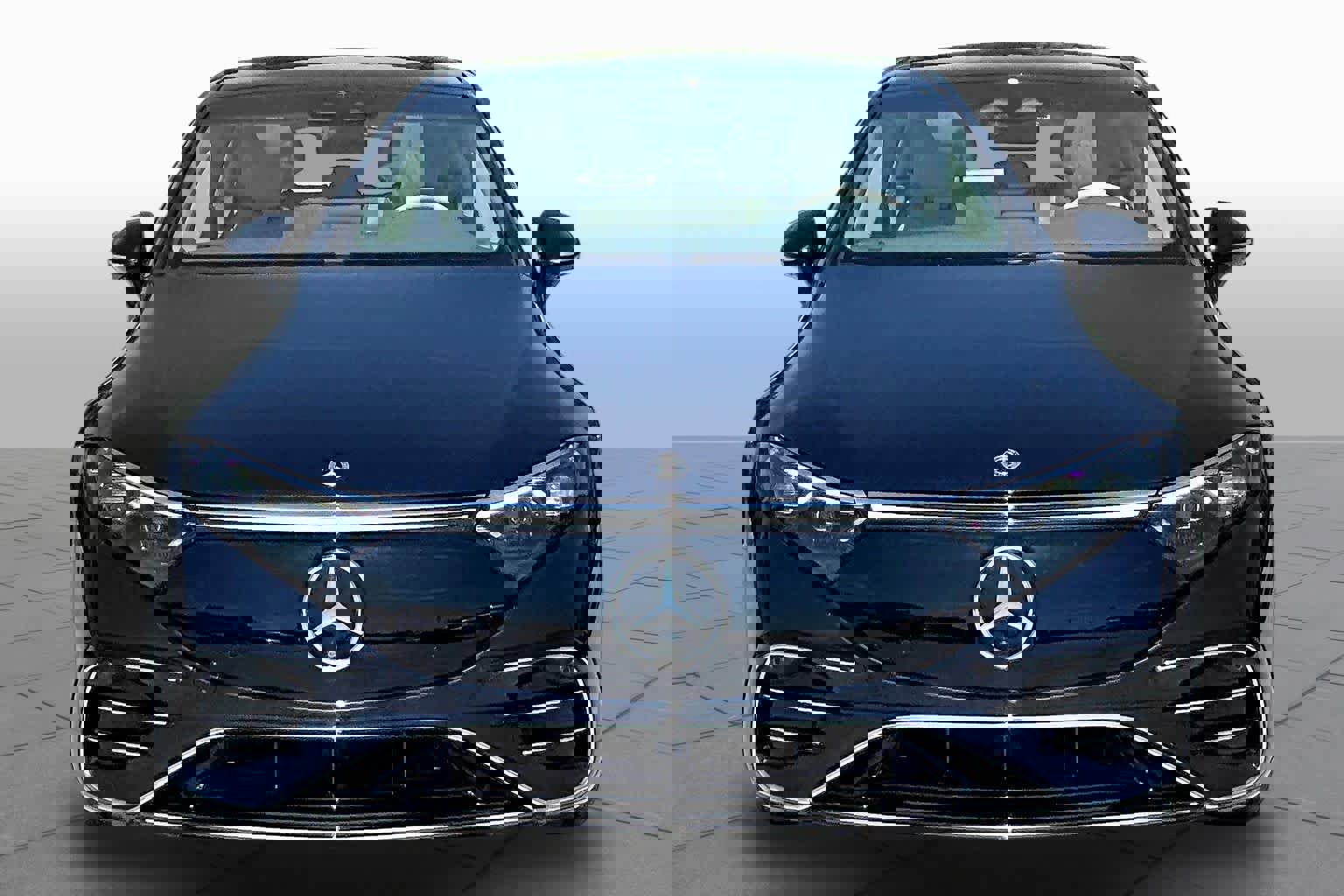 Used 2023 Mercedes-Benz EQS 580 4MATIC Sedan image 3