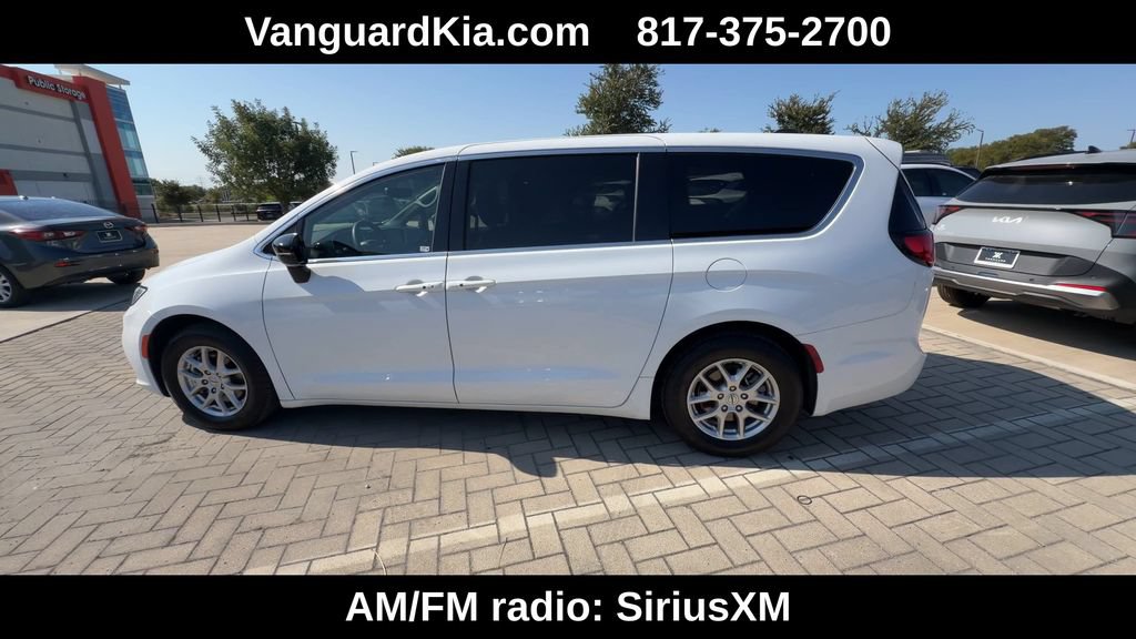 Used 2025 Chrysler Pacifica Select FWD image 5