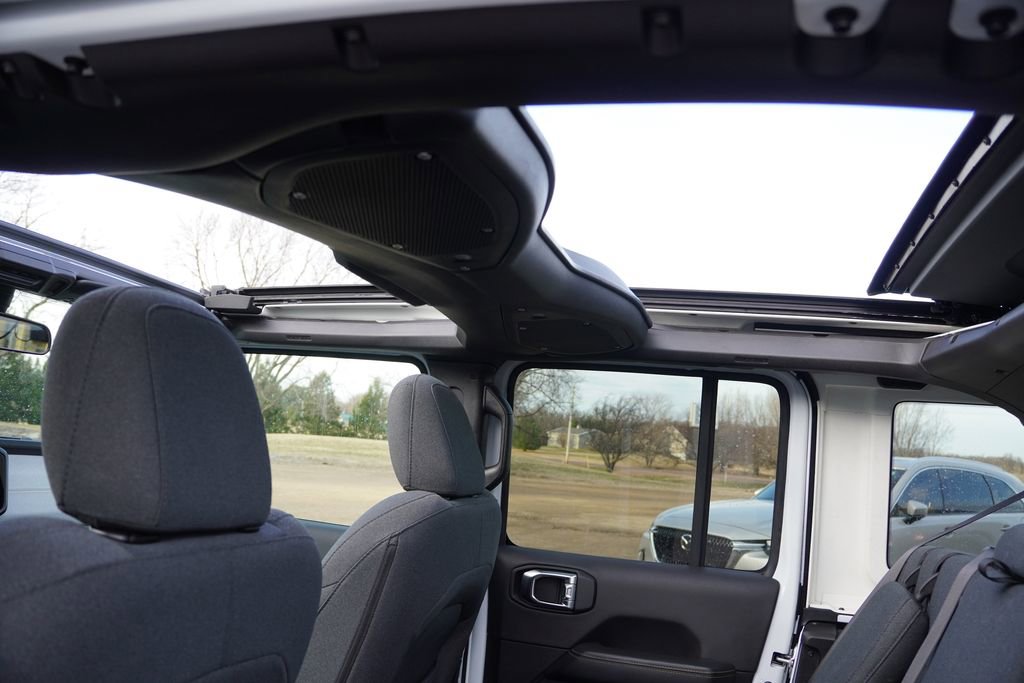 Certified 2025 Jeep Wrangler Unlimited Sahara w/ Safety Group image 20