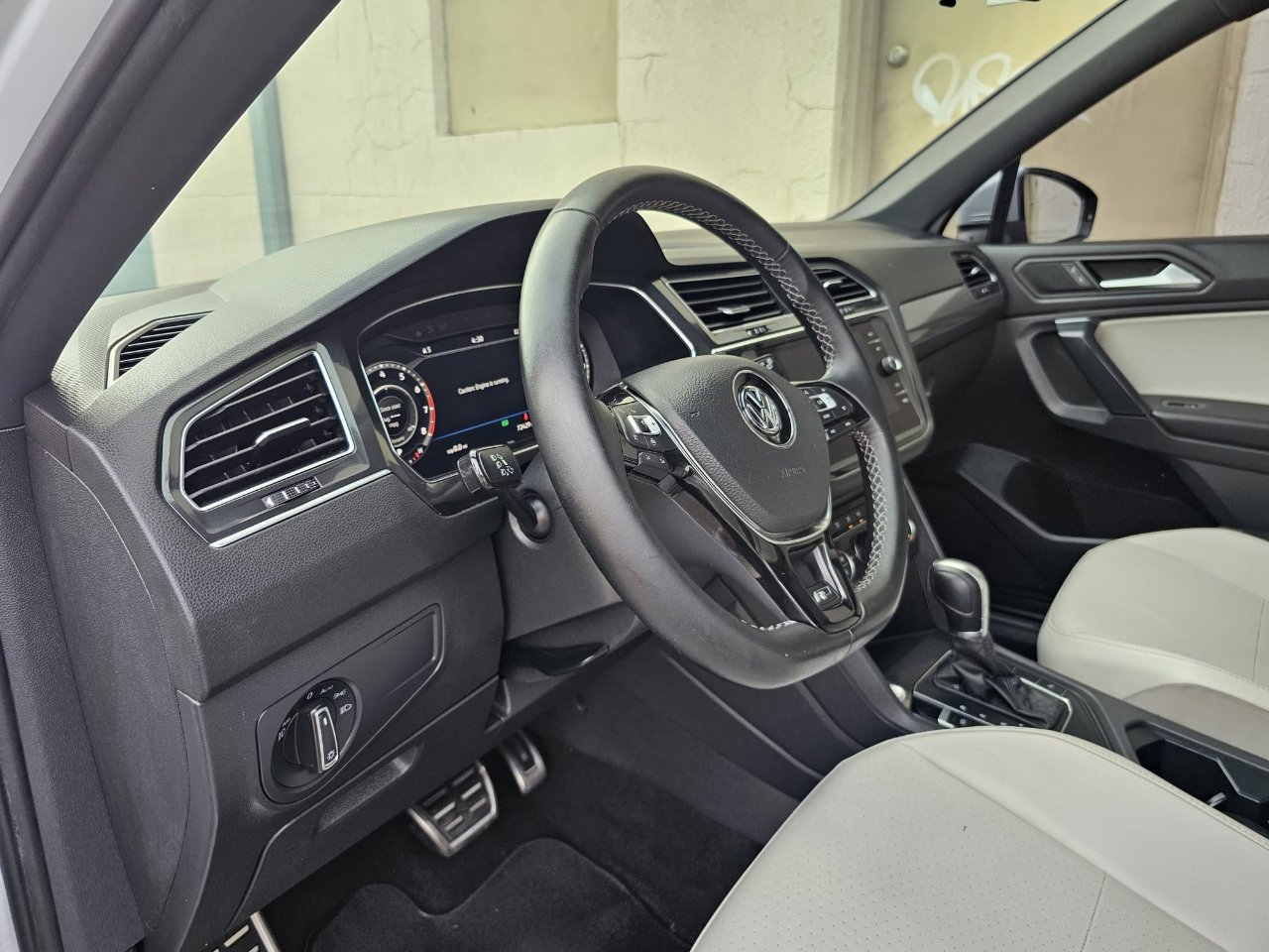Used 2019 Volkswagen Tiguan SEL R-Line image 23