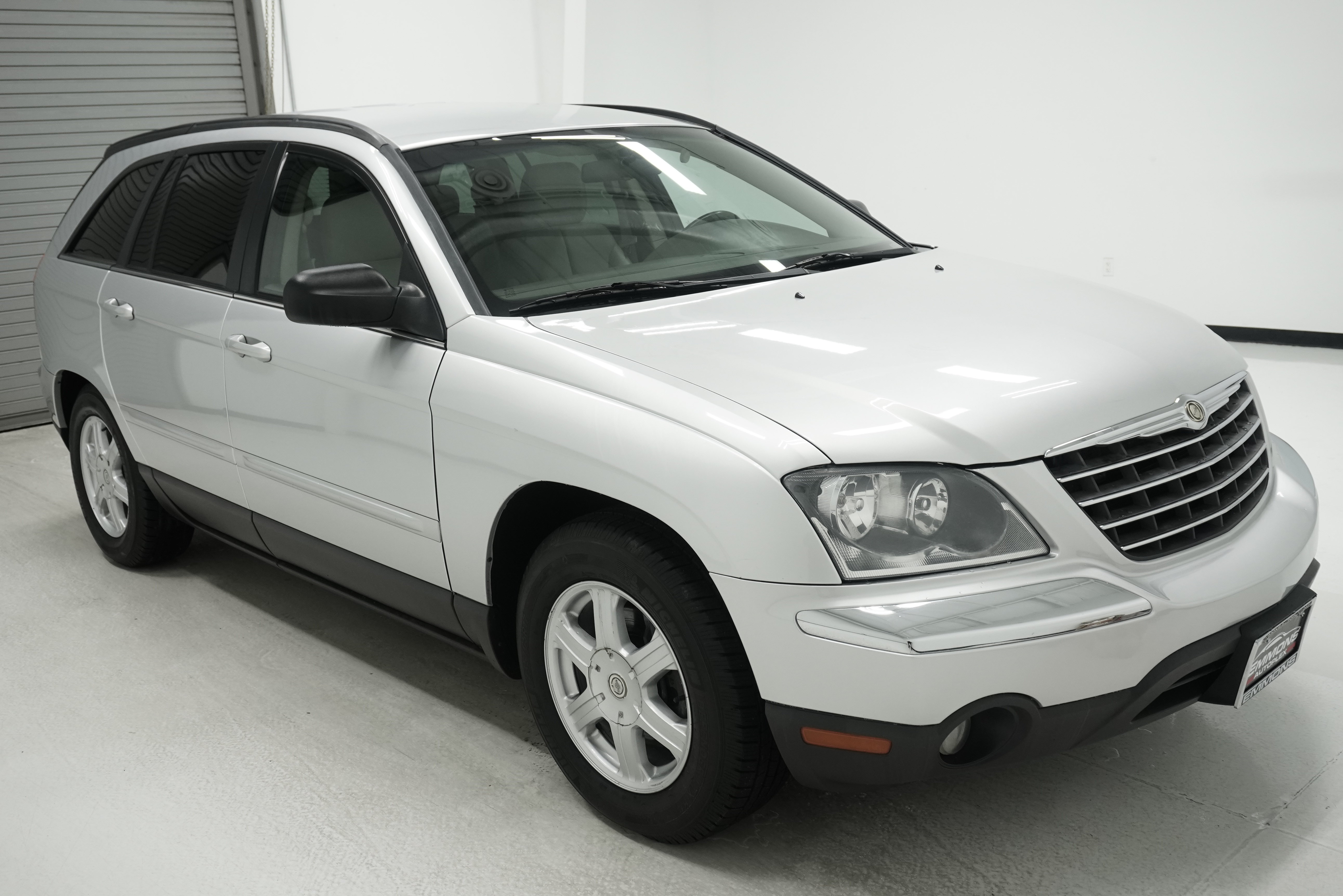 Used 2005 Chrysler Pacifica Touring FWD image 3