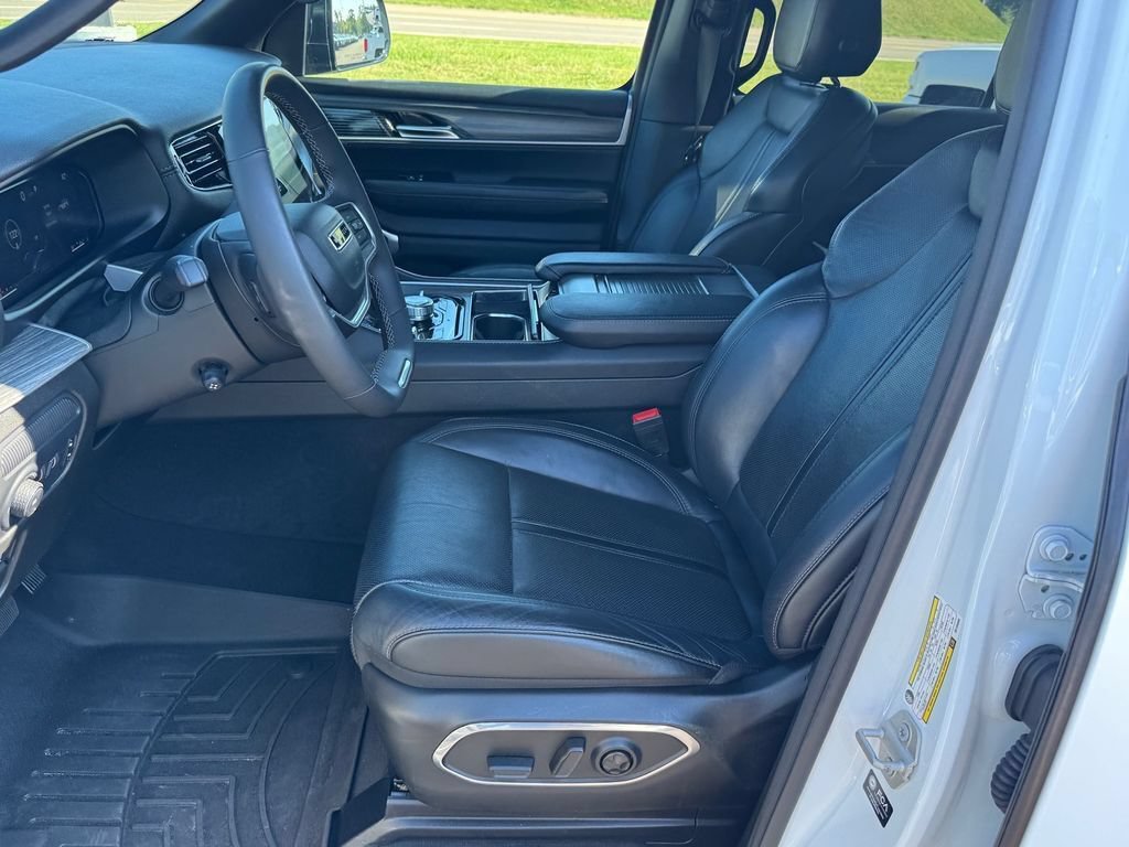 Used 2024 Jeep Wagoneer L Series III w/ Flexible Seating Group AWD/4WD image 7