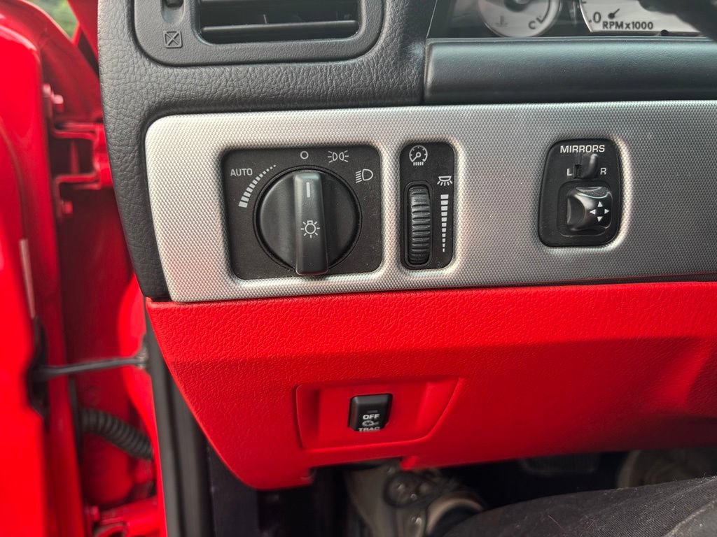 Used 2005 Ford Thunderbird RWD image 24