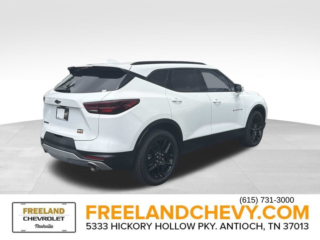 Used 2023 Chevrolet Blazer LT FWD image 3